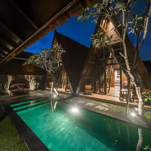 Rumah Kayu Tatiya Villa